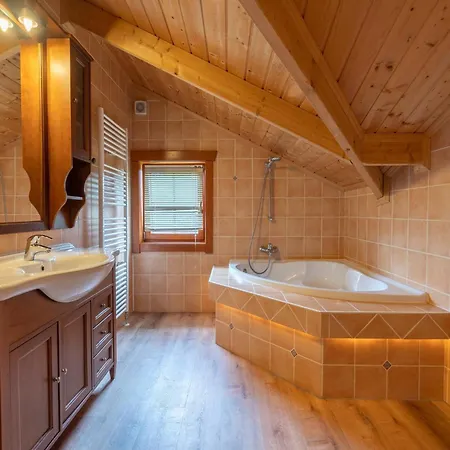 Holiday home Wooden Near Brunssummerheide *