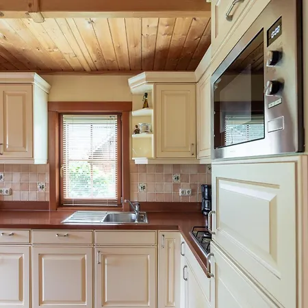 Holiday home Wooden Near Brunssummerheide *